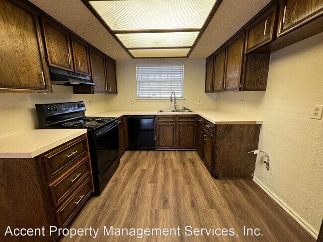 Building Photo - 3 br, 2 bath House - 7411 South Elm Avenue