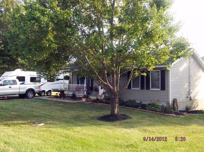 Building Photo - 705 Reeves Rd