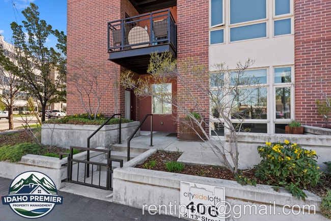 Building Photo - 406 S 13th St