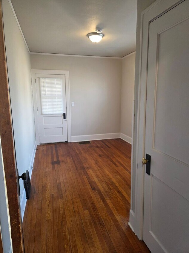 Building Photo - 1321 Parmele St