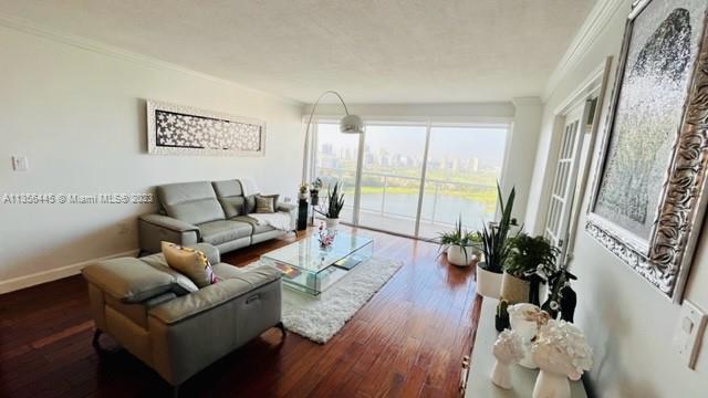 Foto del edificio - 3731 N Country Club Dr