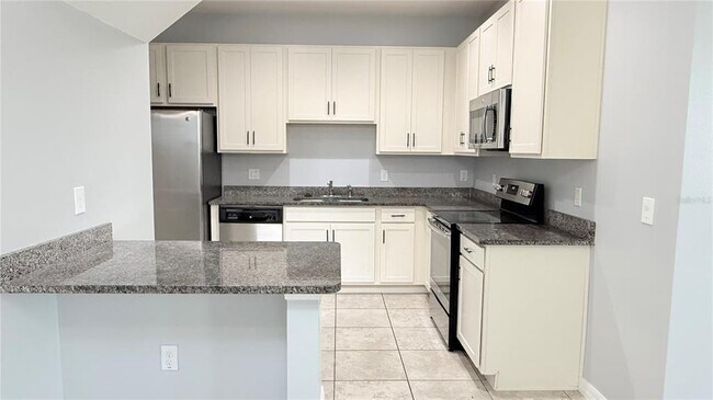 Foto del edificio - 2449 Seven Oaks Dr