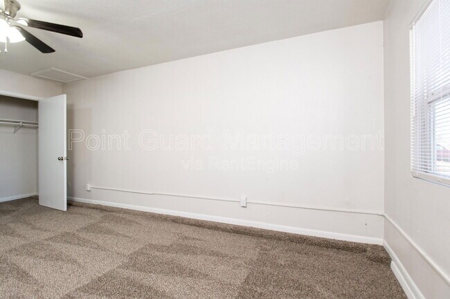 Building Photo - 1527 E Fortuna St