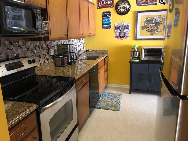 Kitchen - 5455 N Sheridan Rd