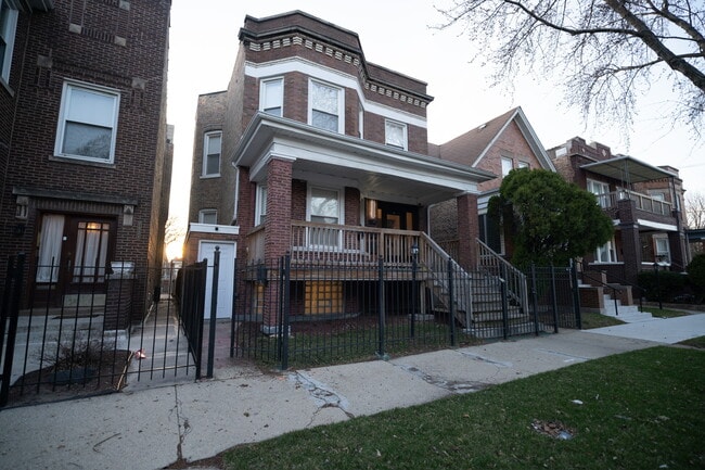 Building Photo - 7522 S Langley Ave