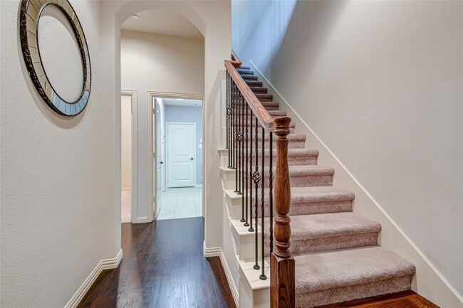 Building Photo - 594 Tuscan Dr