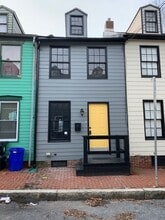 Building Photo - 918 Grand St