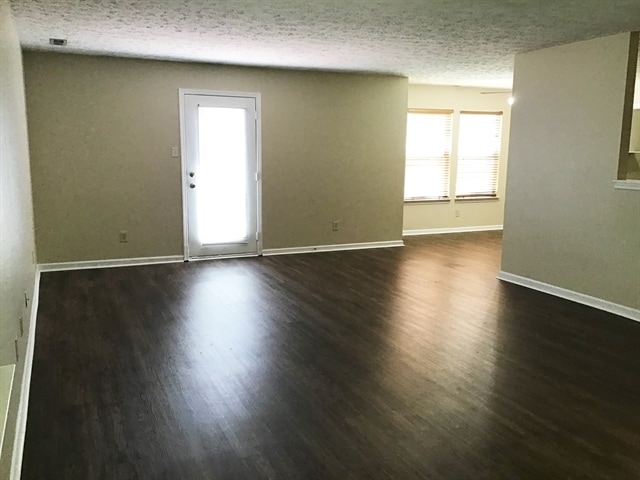 Building Photo - 2092 Meadowlark Ln