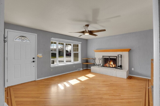 Photo - $2,795.00 - $300 OFF First Months' Rent - 5 Bedrooms, 2 Bathrooms, Single Family Home in Broomfie...