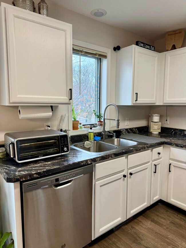 Building Photo - 710 Mesta Ln