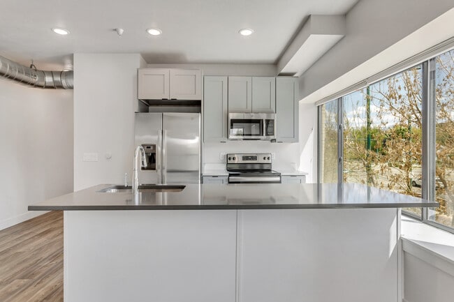 Building Photo - 606 W North Temple St