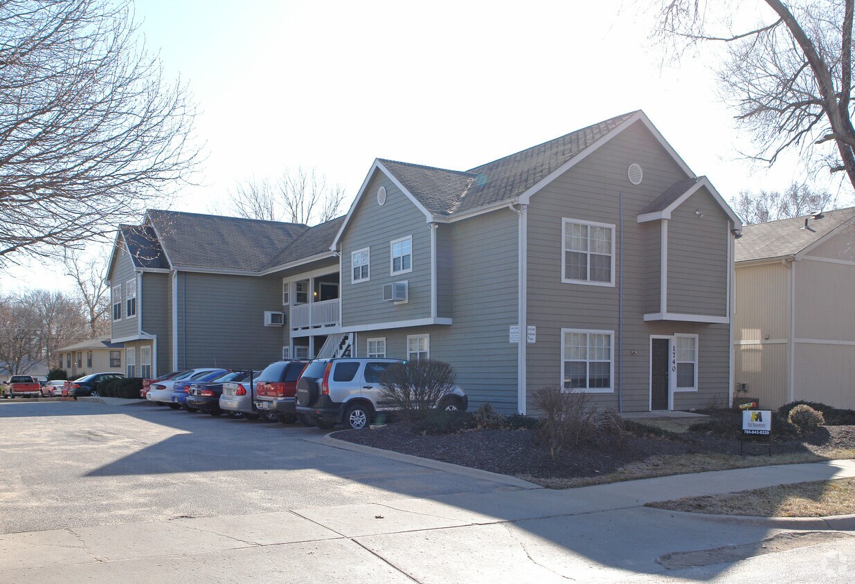 1740 Ohio St, Lawrence, KS 66044 Apartments in Lawrence, KS