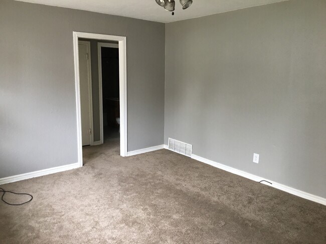 Building Photo - Great House 4 bedroom 2 bath house
