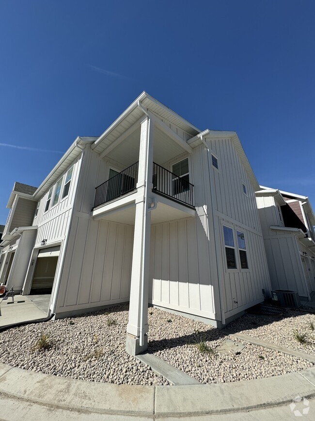 Building Photo - 526 Rizzini Wy