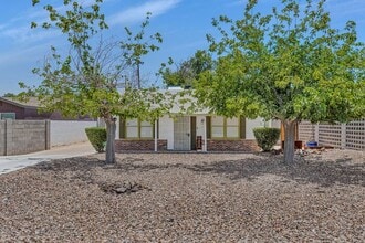 Building Photo - 1209 E Meadowbrook Ave