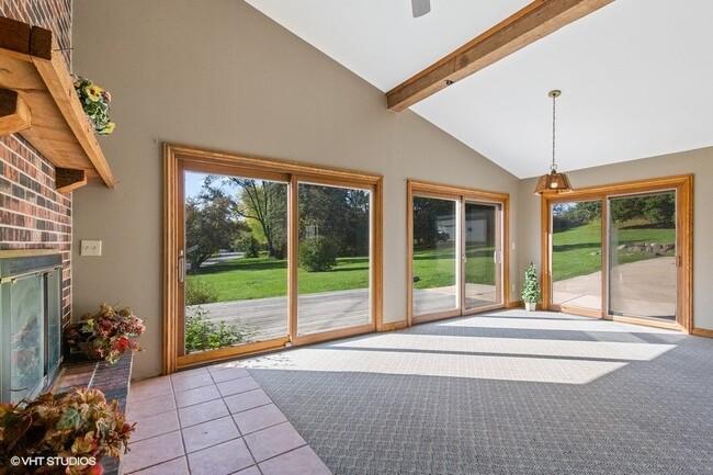 Building Photo - 3605 Riverside Dr