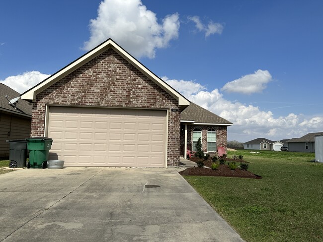 Building Photo - 5667 Magnolia de Christophe Dr