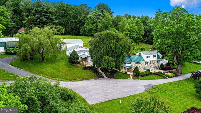 Building Photo - 607 E Wheel Rd