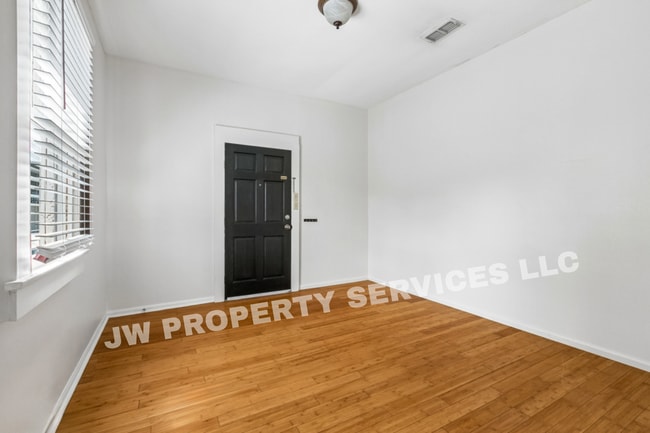 Building Photo - 1611 Hesiod St