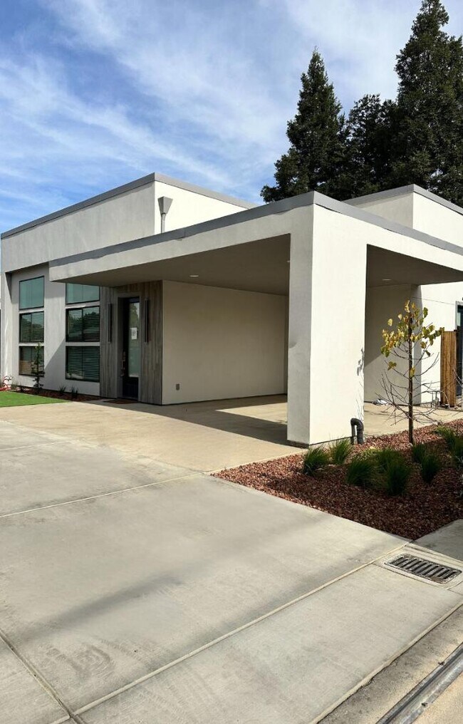 Foto del edificio - 309 W Roseburg Ave