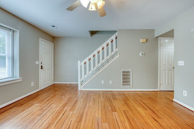 Foto del edificio - 2815 Oak Hill Dr