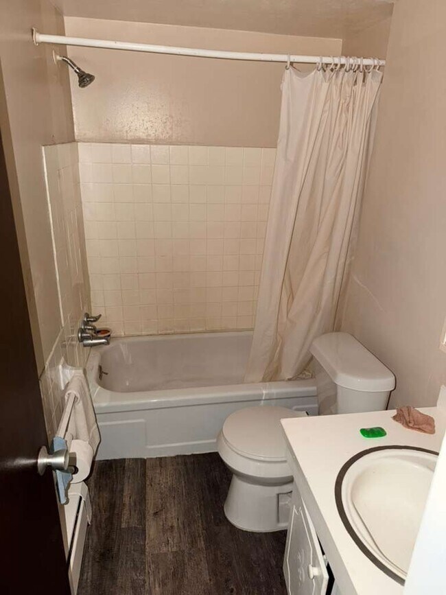 Building Photo - 14815 Euclid Ave