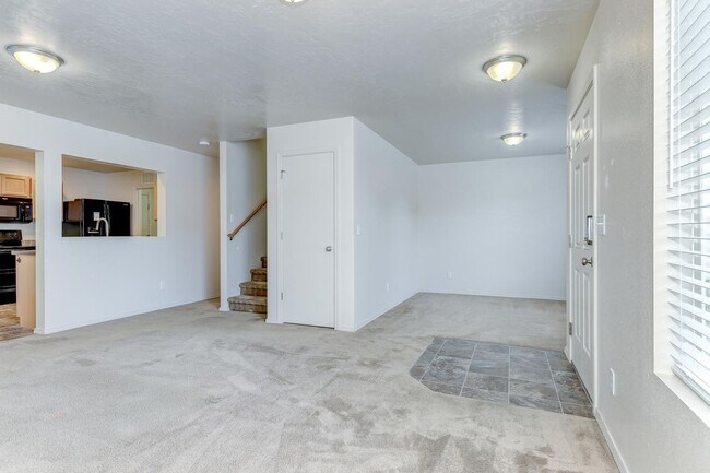 Foto del edificio - 4 Bedroom 2.5 Bath Two Story Home_Pet Friendly!