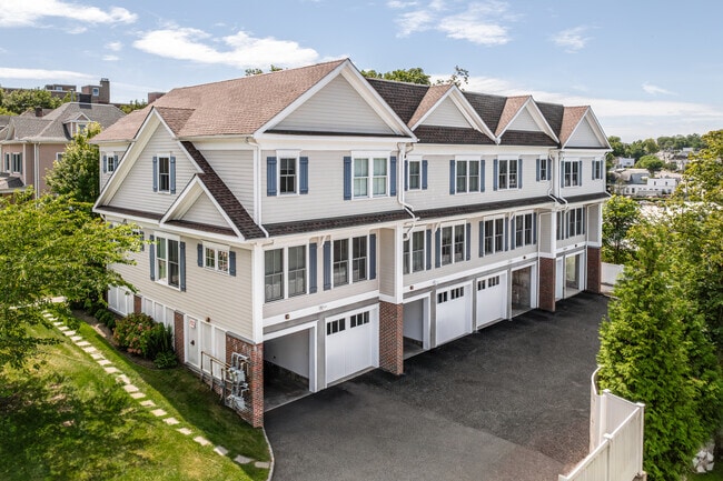 Building Photo - Luxury Townhouses