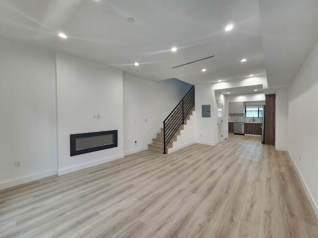 Building Photo - 6061 Fulton Ave