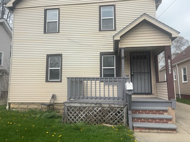 Building Photo - Spacious 5-Bedroom Home with Detached Garage
