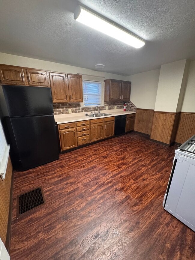 Building Photo - 100 Smithsonian St