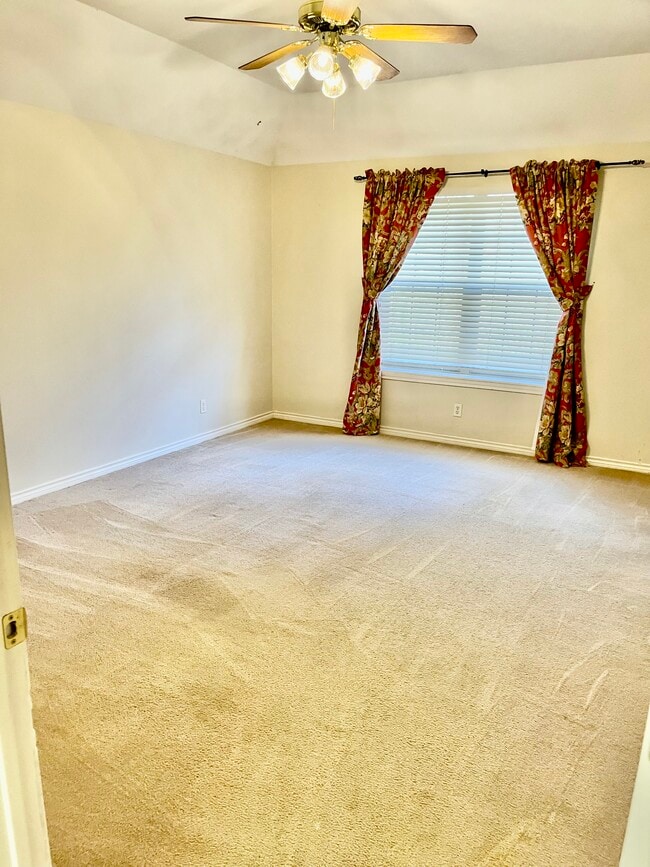 Foto del edificio - 26 Wellington Dr