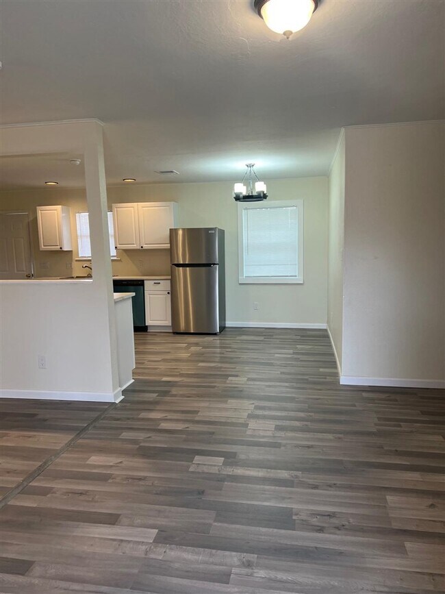 Building Photo - 6441 NW Compass Dr