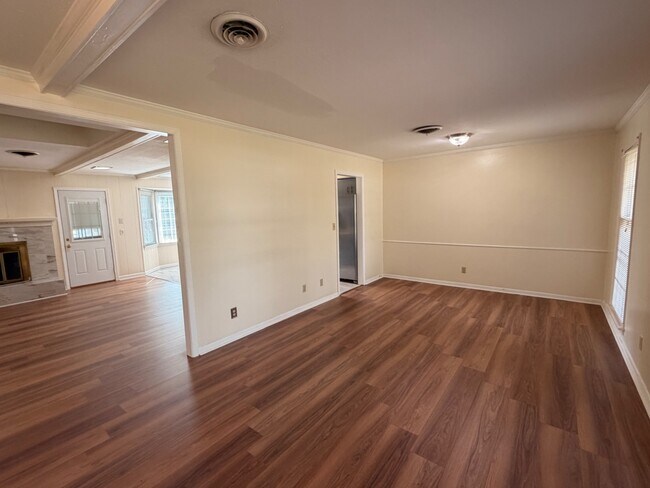 Foto del edificio - 2604 McArthur Dr