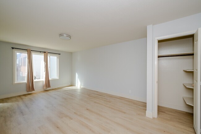 Building Photo - 185 Sickles Ave