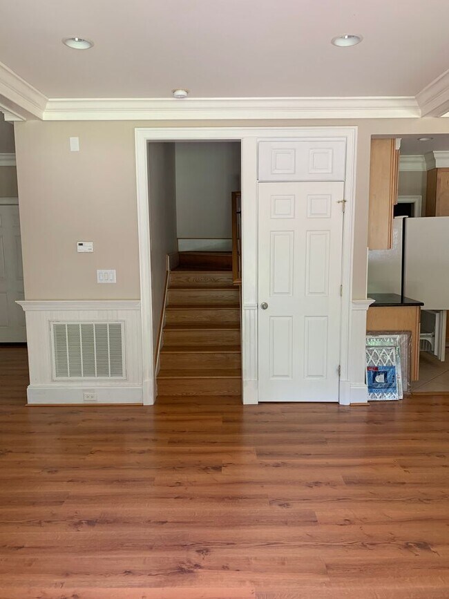 Foto del edificio - 136 W Point Dr