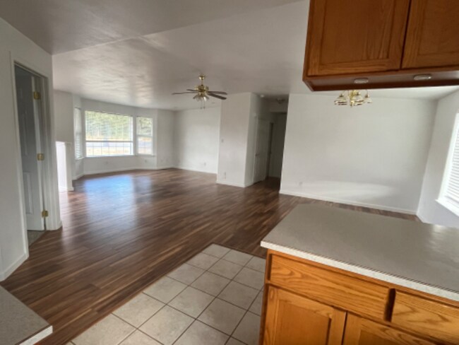 Building Photo - 4950 S Santiam Hwy