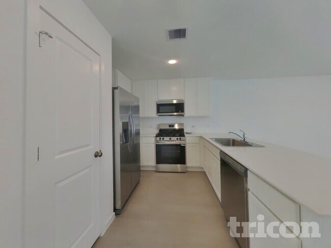 Foto del edificio - 1734 Serenity Moon Dr