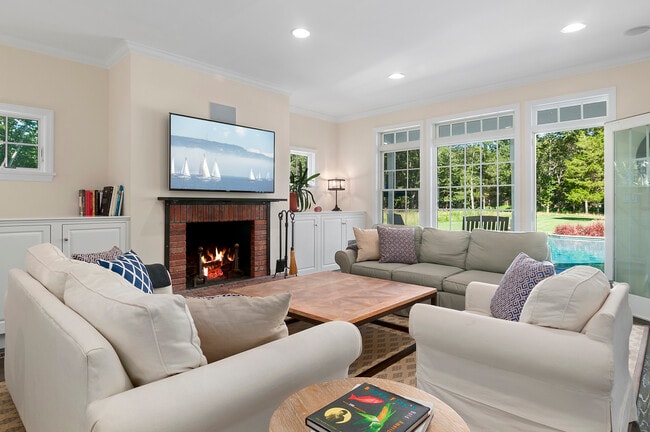 Building Photo - 100 Greenleaf Ln