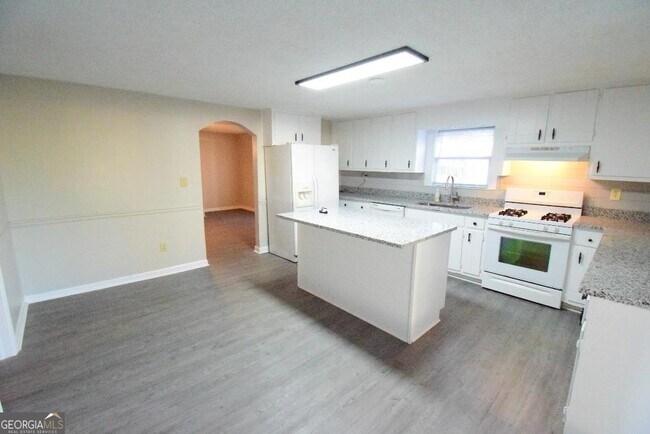 Building Photo - 2625 Sharpsburg McCollum Rd