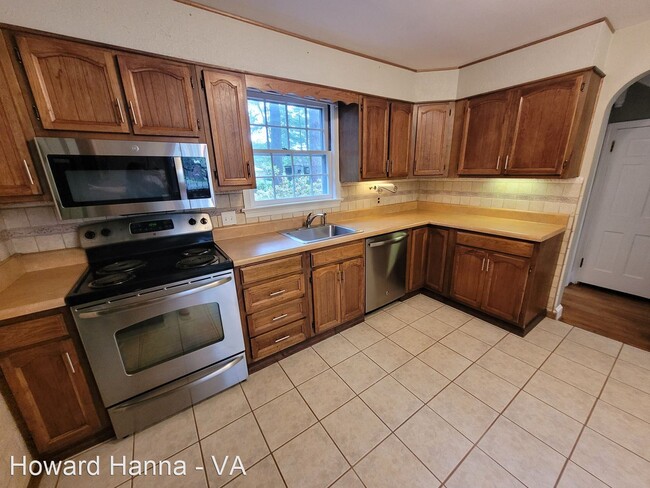 Building Photo - 4 br, 2.5 bath House - 5240 Riverwood Road