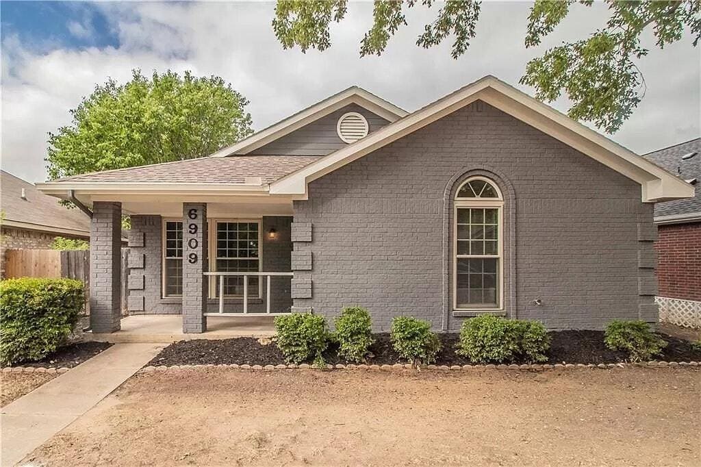 Foto principal - 6909 Bentley Ave