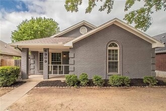 Building Photo - 6909 Bentley Ave