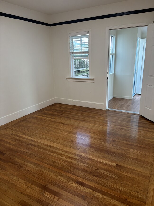 Bedroom1 - 852 Niagara Ave