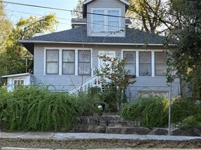 Building Photo - 1107 W 22nd St