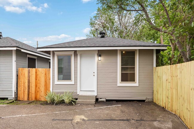 Foto del edificio - 3204 1/2 Lyons Ave - 3105 Dittman Ct