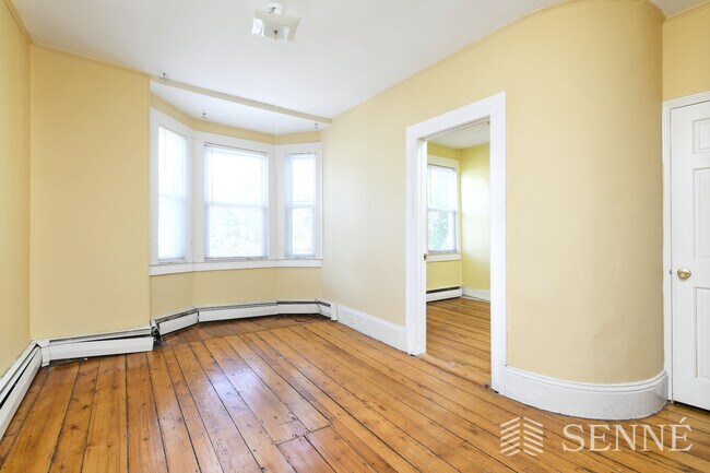 Building Photo - 13 Houghton St