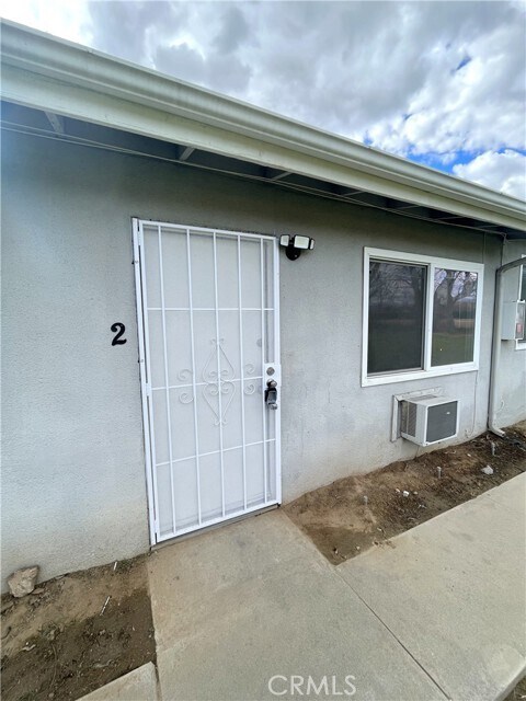 Foto del edificio - 21808 Walnut Ave