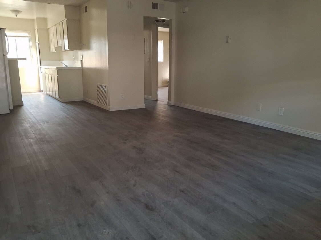 Photo - 8560 E Artesia Blvd (Bellflower, CA)