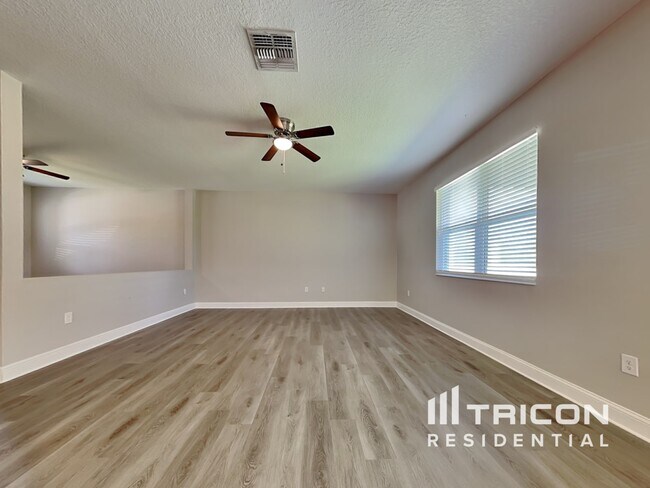 Building Photo - 10636 Laguna Plains Dr